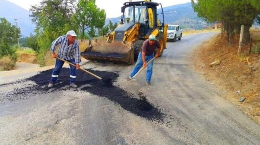 Alaşehir&rsquo;de Yol Bakım &Ccedil;alışmaları S&uuml;r&uuml;yor