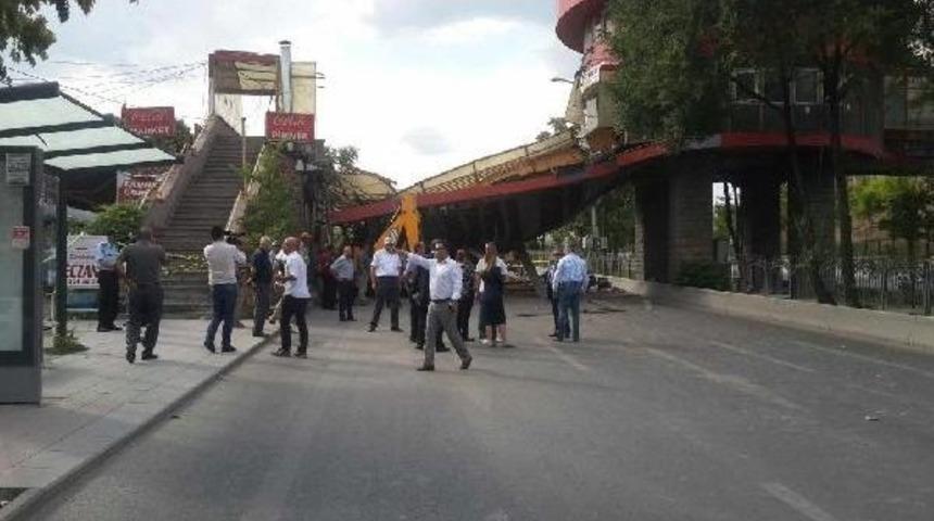 Başkent'te Kamyonun &Ccedil;arptığı &Uuml;st Ge&ccedil;it &Ccedil;&ouml;kt&uuml;