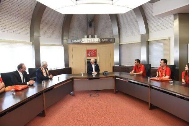 Kılı&ccedil;daroğlu nu G&ouml;ztepeli Taraftarlar Ziyaret Etti 1