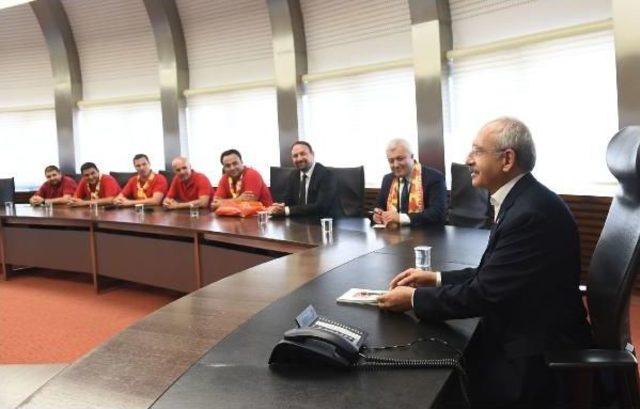 Kılı&ccedil;daroğlu nu G&ouml;ztepeli Taraftarlar Ziyaret Etti 3