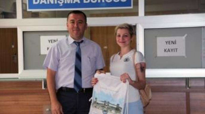 Km&uuml;&rsquo;n&uuml;n 12 Bininci &Ouml;ğrencisi Kayıt Yaptırdı