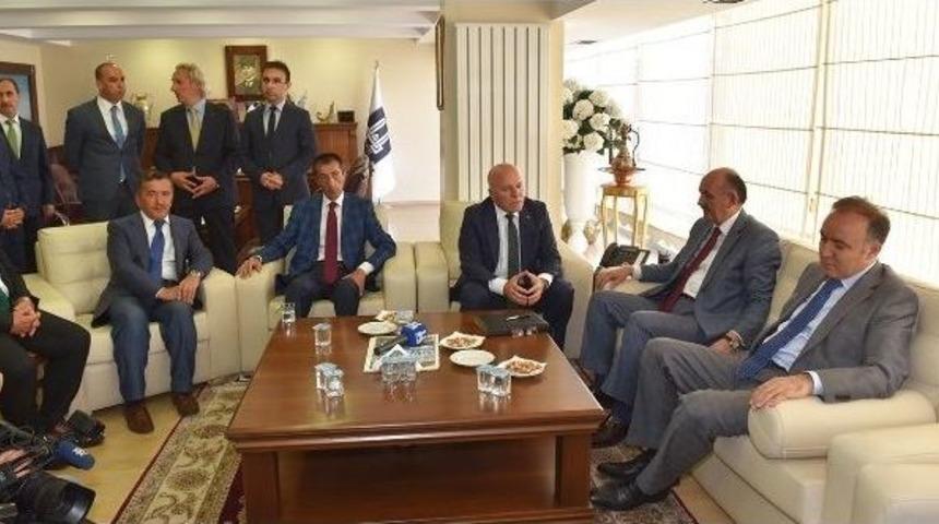 Sağlık Bakanı M&uuml;ezzinoğlu, Başkan Sekmen&rsquo;i Ziyaret Etti