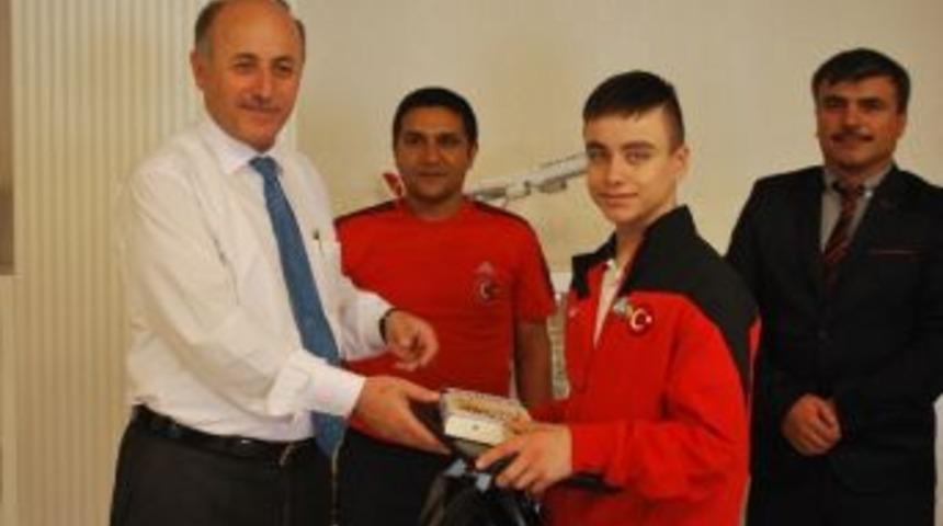 Avrupa Şampiyonu Halterciden Bartın Valisi’ne Ziyaret