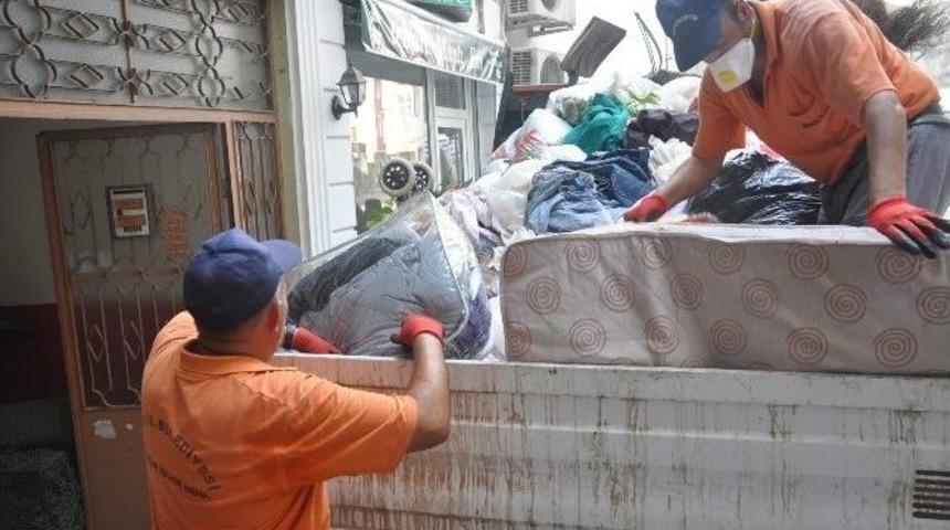 Tavana Kadar Dolu &Ccedil;&ouml;p Eve Zabıtalar Emekleyerek Girdi