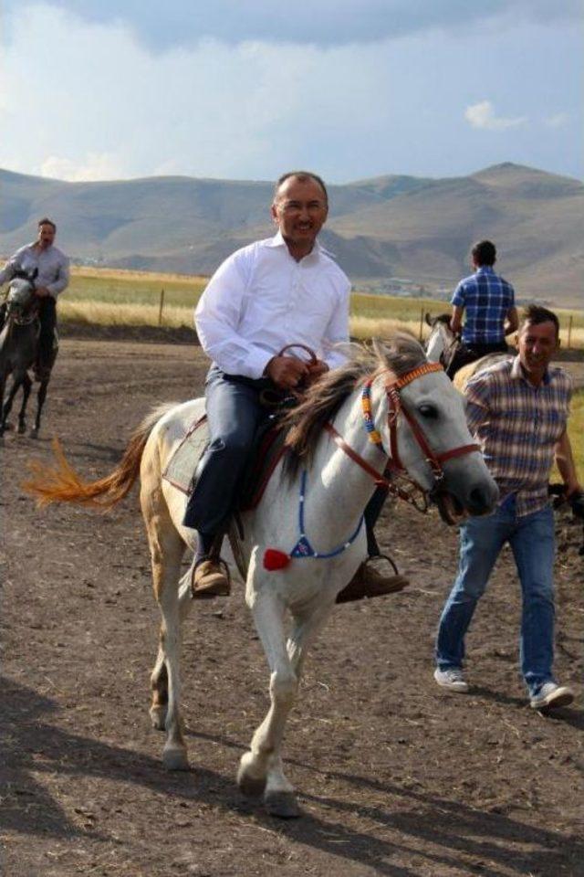 Sazlı Sözlü At Yarışları Ardahan'a Heyecan Getirdi