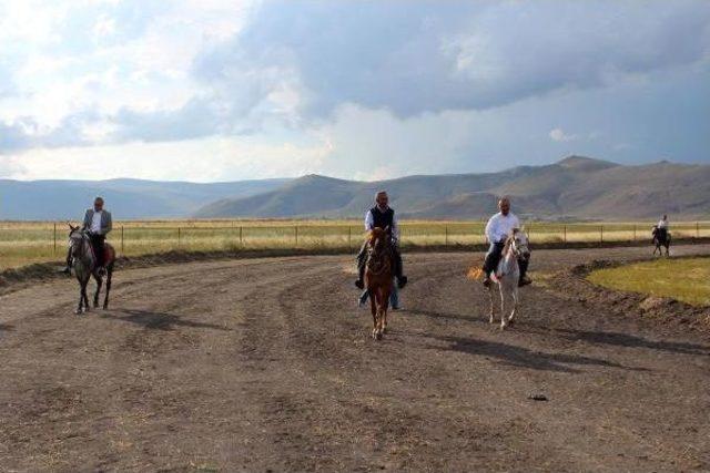 Sazlı Sözlü At Yarışları Ardahan'a Heyecan Getirdi