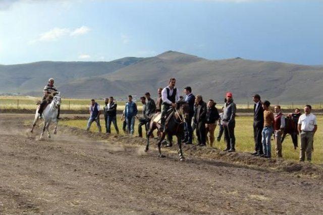 Sazlı Sözlü At Yarışları Ardahan'a Heyecan Getirdi