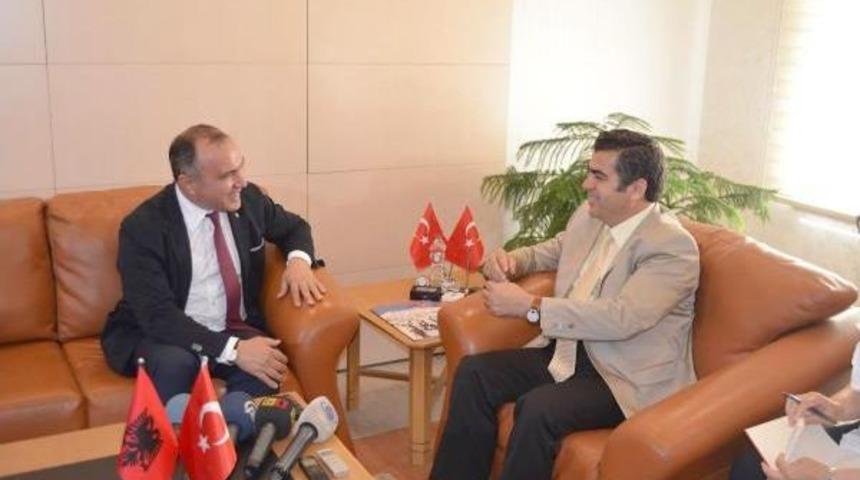 Arnavutluk B&uuml;y&uuml;kel&ccedil;isi Genci Mucaj: T&uuml;rkiye Ab&rsquo;Ye Girmeyi Hak Ediyor