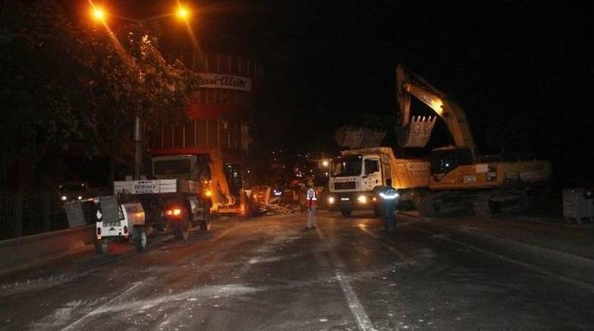 &Ccedil;&ouml;ken &Uuml;st Ge&ccedil;idin Enkazını Temizlenme &Ccedil;alışmaları Devam Ediyor