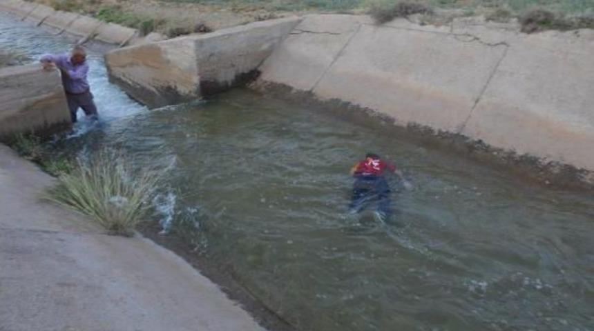 Y&uuml;z&uuml;n&uuml; Yıkamak Isterken Sulama Kanalına D&uuml;şerek Boğulmuş