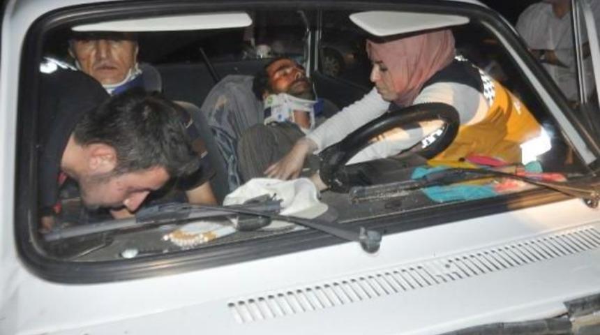 İki Otomobil &Ccedil;arpıştı: 5 Yaralı