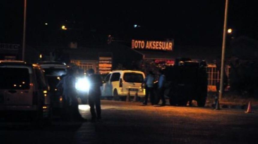 Van'da Polis Merkezi'ne Taciz Ateşi