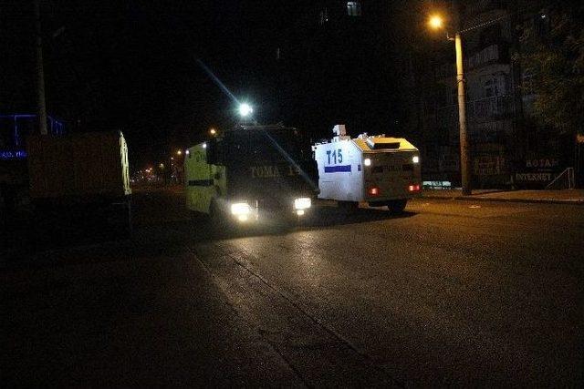 Diyarbakır’da Göstericiler Caddeyi Trafiğe Kapattınca Polis Anında Müdahalede Bulundu