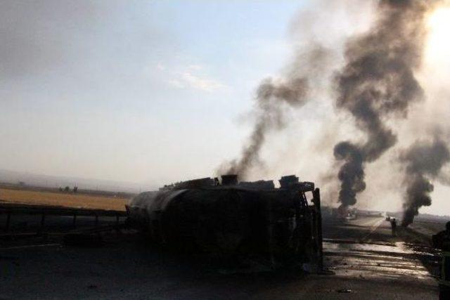 Nusaybin'de Motorin Yüklü Tanker Alev Alev Yandı