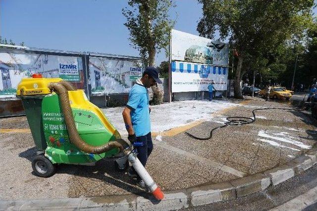 Basmane Meydanı&rsquo;nda Temizlik Seferberliği 1