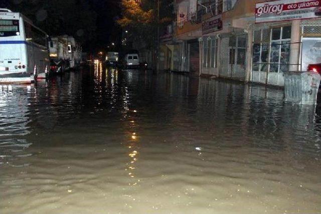 Salihli'yi Fırtına Ve Sağanak Yağmur Vurdu