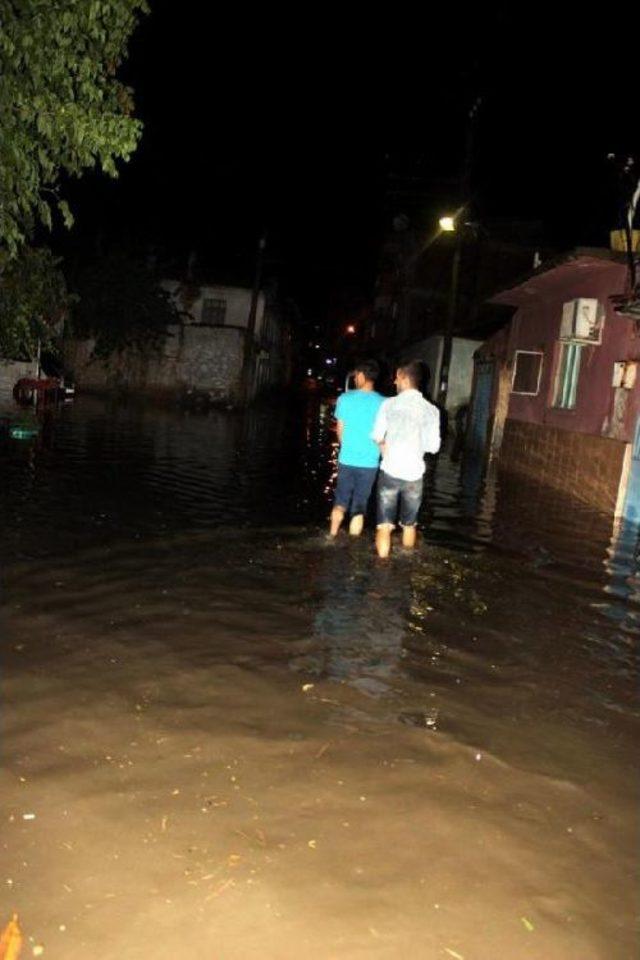 Salihli'yi Fırtına Ve Sağanak Yağmur Vurdu