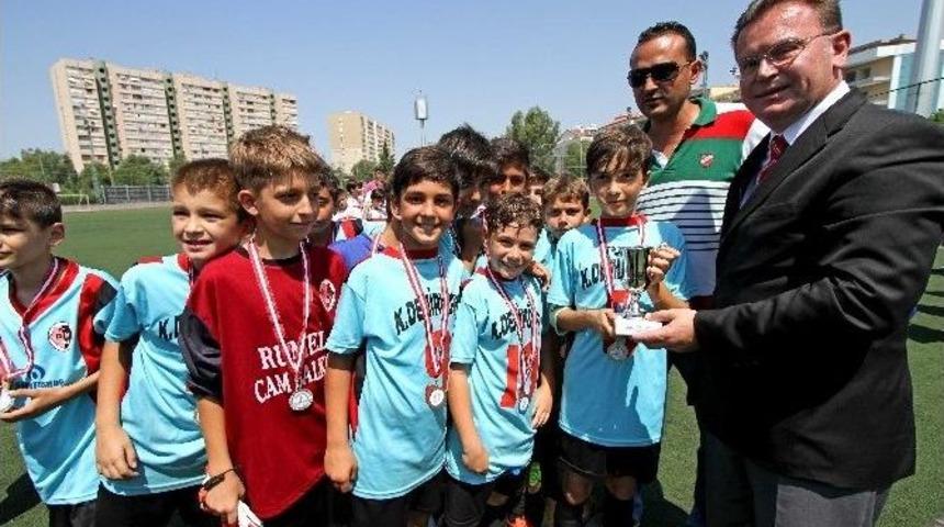 Miniklerin Futbol Turnuvasında Dostluk Kazandı