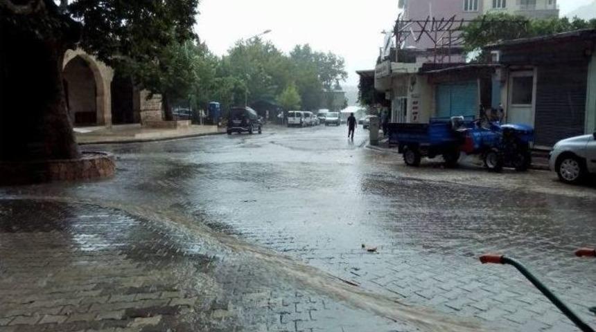 Ağustos Yağmuru Sele Neden Oldu