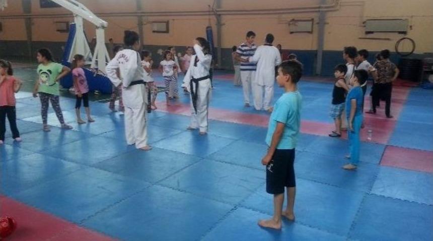 Gediz&rsquo;de 397 &Ouml;ğrenciye Sabah Kur&rsquo;an-ı Kerim, &Ouml;ğleden Sonra Spor Eğitimi