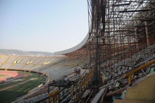 İzmir'de Atatürk Stadı'nın Zemini Eylül Ayının Ortasına Hazır