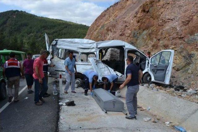 Havran'da Suriyeli'lerin Minibüsü Devrildi: 9 Ölü, 31 Yaralı (3)