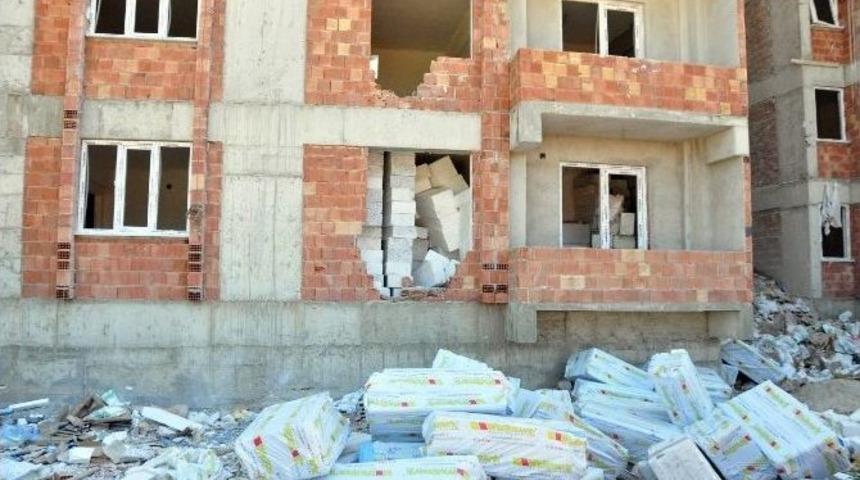 10. Kattan D&uuml;şen Duvar Ustasını &Ouml;l&uuml;mden &lsquo;k&ouml;p&uuml;k&rsquo; Kurtardı