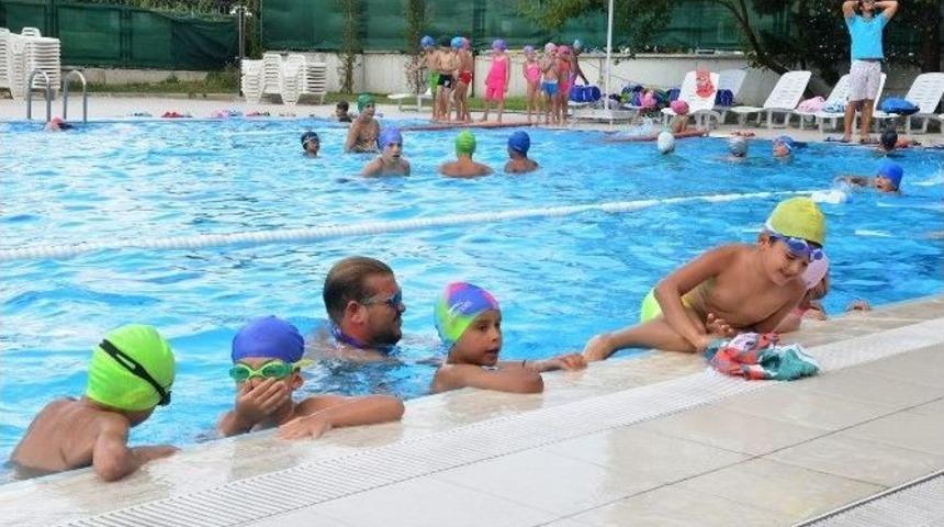 Yıldırımlılar Havuzlara Akın Etti