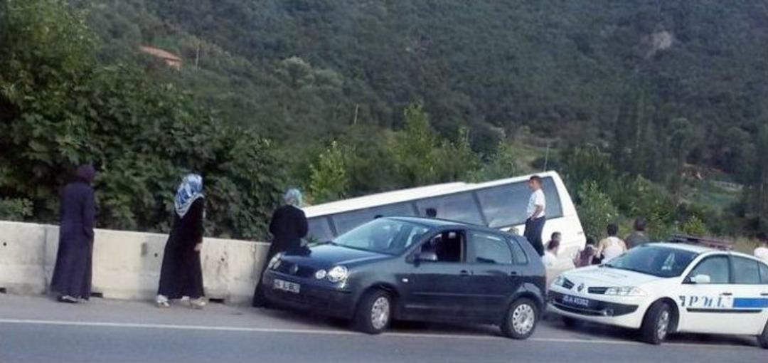 Manisa&rsquo;da Otob&uuml;s Kazası: 4 Yaralı