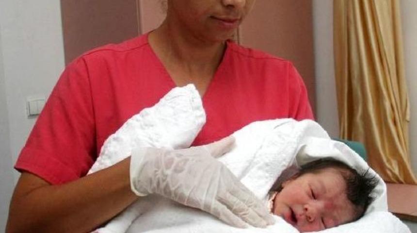 2 G&uuml;nl&uuml;k Erkek Bebek Sokağa Terk Edildi