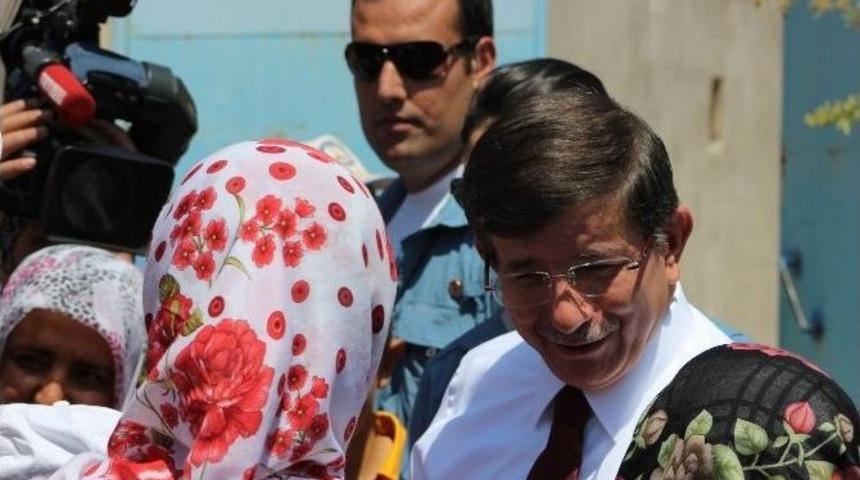 Başbakan Davutoğlu, Suriye Sınırına Sıfır Noktada İncelemelerde Bulundu