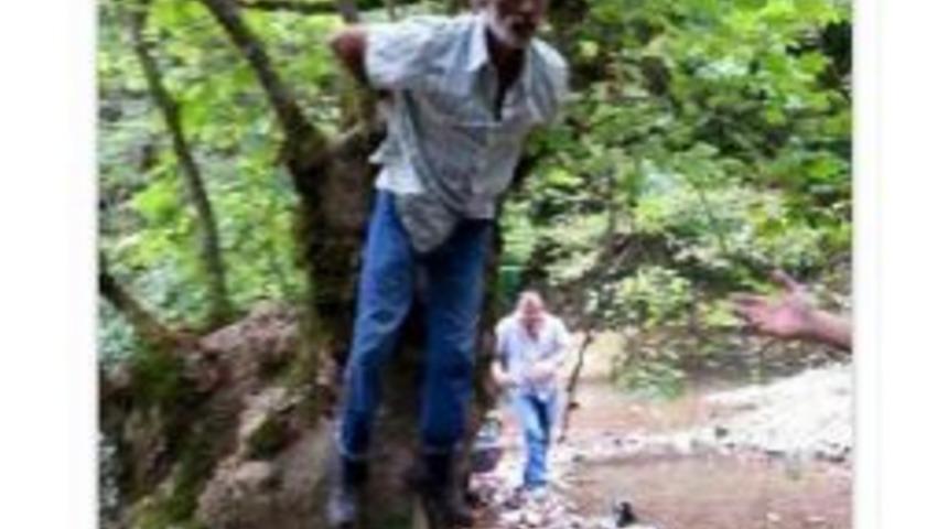 Kayınpederini Ka&ccedil;ırıp D&ouml;vd&uuml;, Ağaca Bağlı Fotoğrafını Paylaştı