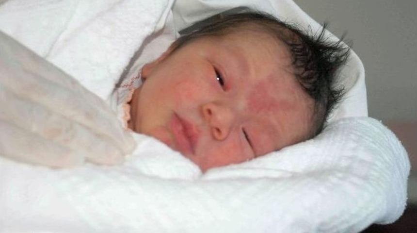 Bah&ccedil;eye Terk Edilmiş Bebek Bulundu