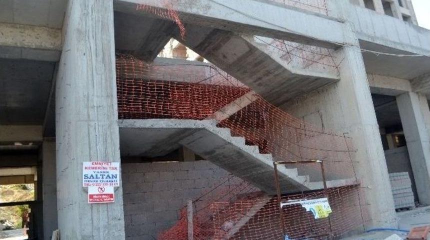 İnşaattan D&uuml;şen İş&ccedil;i Yaralandı