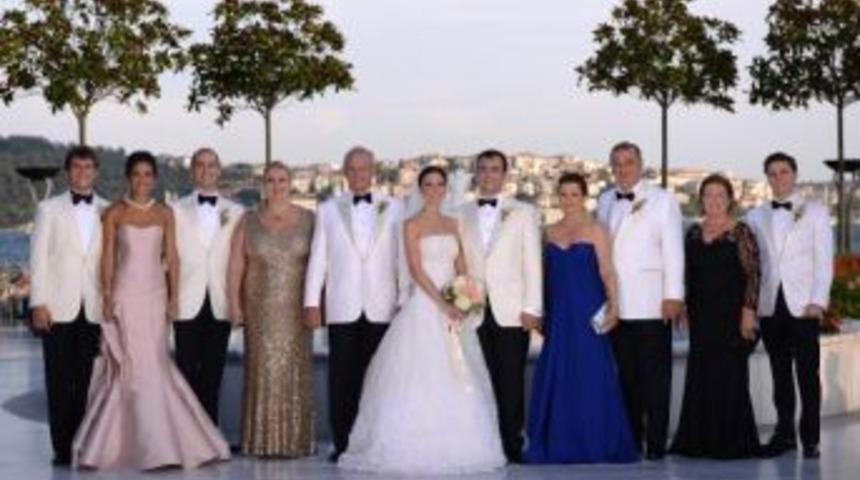 İn&ouml;n&uuml; Ailesi'nin Mutlu G&uuml;n&uuml;