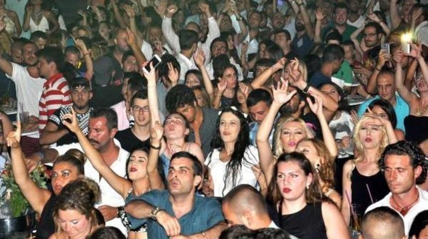 İrem Derici Coşturdu