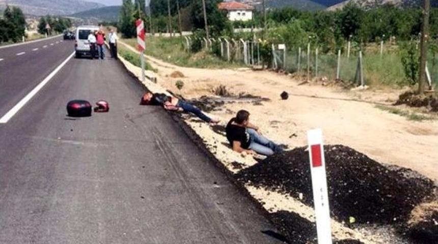 Motosiklet Otomobille &Ccedil;arpıştı; Astsubay Yaralandı, Eşi &Ouml;ld&uuml;