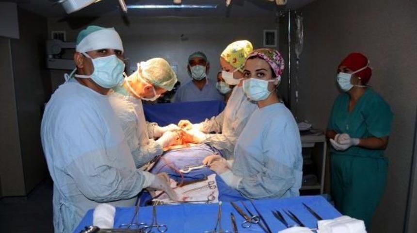 Karnından 11 Kiloluk Tümör Çıkartıldı