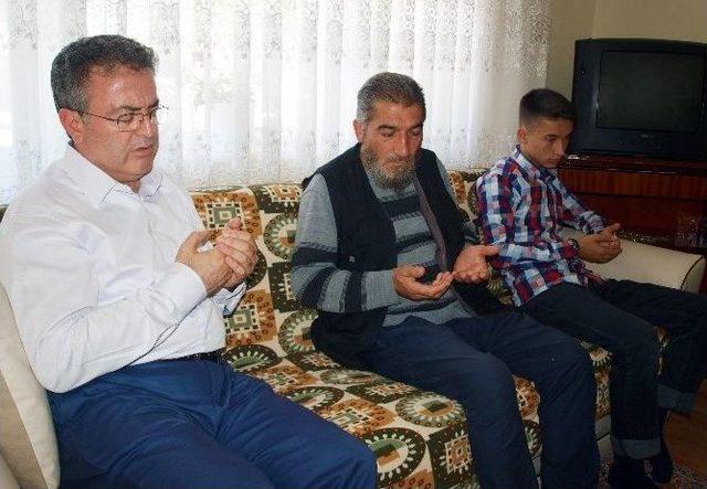 Yeni &Ccedil;eltek K&ouml;m&uuml;r İşletmeleri Genel M&uuml;d&uuml;r&uuml; Coşkun&rsquo;dan Şehit Mehmet Ko&ccedil;ak&rsquo;ın Ailesini Ziyaret Etti 1