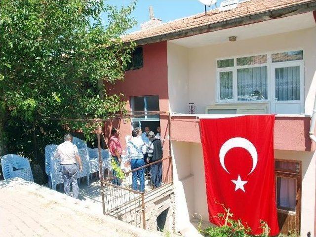 Yeni &Ccedil;eltek K&ouml;m&uuml;r İşletmeleri Genel M&uuml;d&uuml;r&uuml; Coşkun&rsquo;dan Şehit Mehmet Ko&ccedil;ak&rsquo;ın Ailesini Ziyaret Etti 2