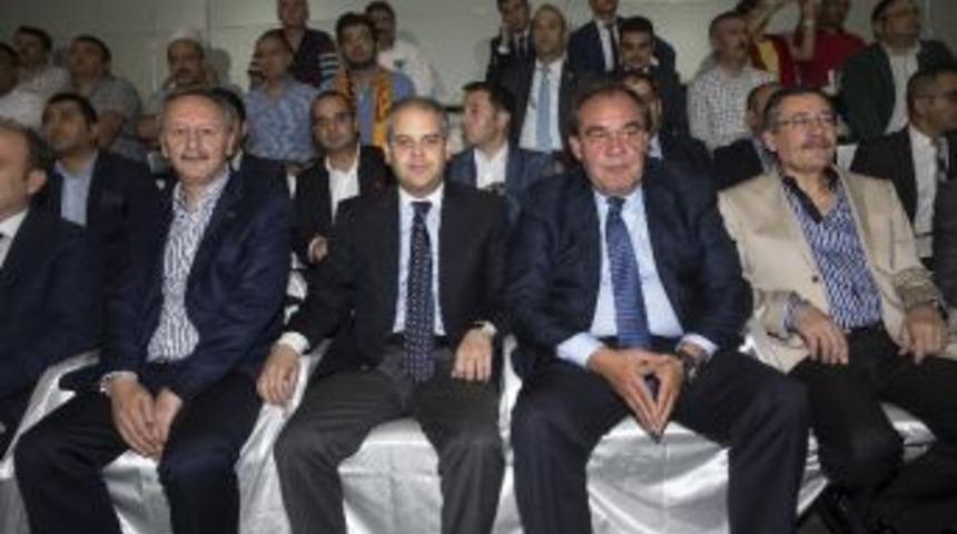 Bakan &Ccedil;ağatay Kılı&ccedil;, Galatasaray&rsquo;ı Tebrik Etti