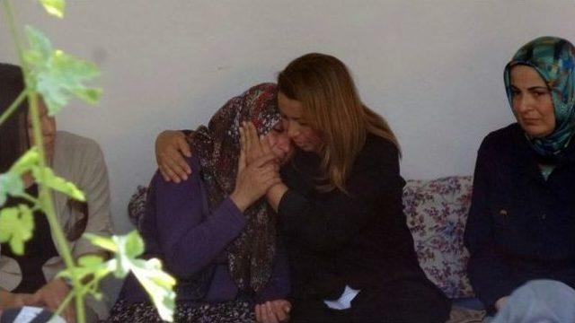 &Ccedil;alık&rsquo;ın Şehit Ailesini Ziyaretinde Duygulandıran Anlar 1