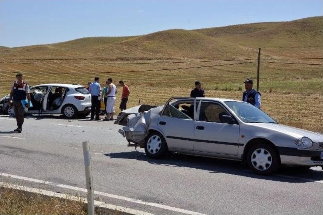 &Ccedil;orum&rsquo;da Trafik Kazası: 8 Yaralı
