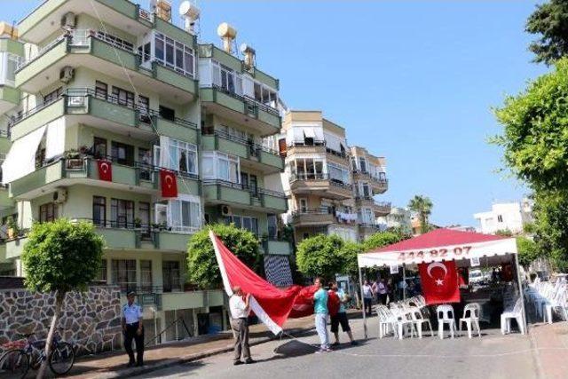 Özay Öğretmen, Tatilden Midyat'a Döndüğünde Polis Eşinin Şehit Olduğu Haberini Aldı