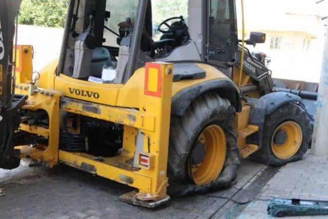 Nusaybin'de Teröristlerin Çaldığı Belediye Kepçesine Şüpheli Paket Bırakıp Terk Etti