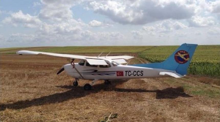 &Ccedil;orlu&rsquo;Da Eğitim U&ccedil;ağı Tarlaya Zorunlu Iniş Yaptı