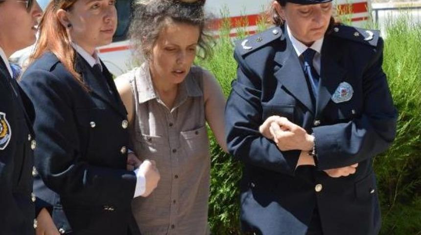 &Ouml;zay &Ouml;ğretmen, Tatilden Midyat'a D&ouml;nd&uuml;ğ&uuml;nde Polis Eşinin Şehit Olduğu Haberini Aldı (2)