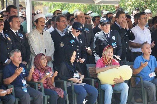 &Ouml;zay &Ouml;ğretmen, Tatilden Midyat a D&ouml;nd&uuml;ğ&uuml;nde Polis Eşinin Şehit Olduğu Haberini Aldı (2) 3