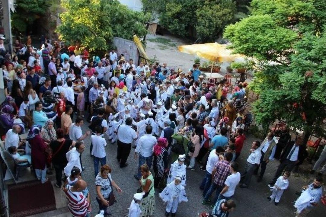 Bjk Taraftarları Derneği 50 &Ccedil;ocuğu Daha S&uuml;nnet Ettirdi