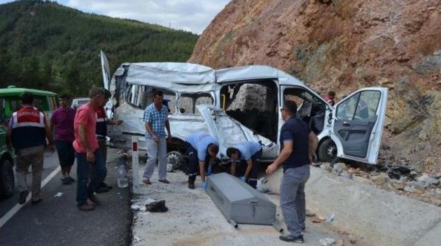 11 &Ouml;l&uuml;ml&uuml; Umut Yolculuğunda Minib&uuml;s Şof&ouml;r&uuml; Adliyeye Sevk Edildi